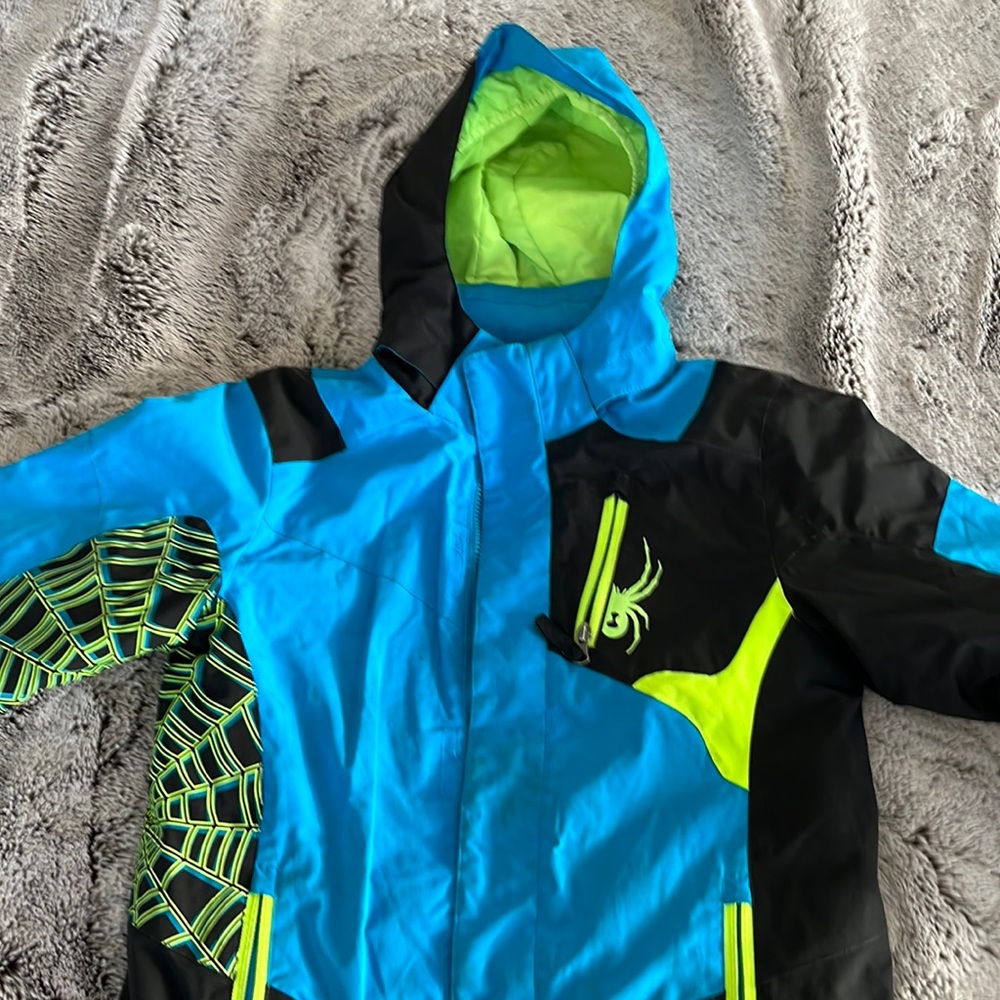 Spyder ski jacket. Boys 12. Though don’t see why girls can’t wear it 🙄